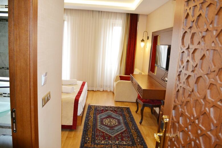 Hotel Lalinn Deluxe