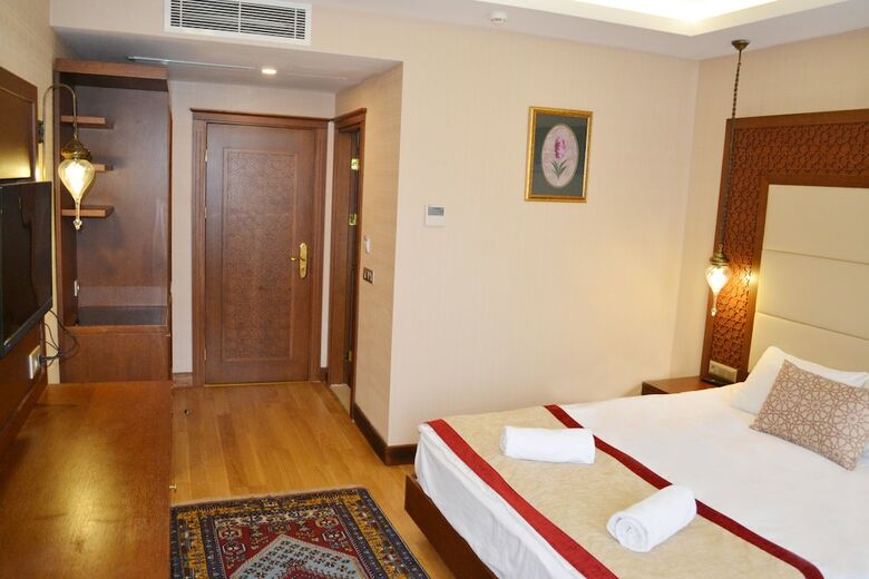 Hotel Lalinn Deluxe