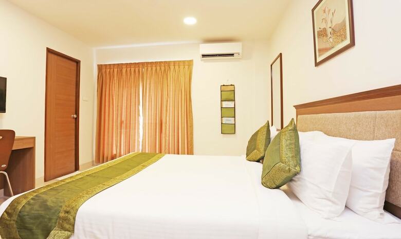Hotel Rishi Gardens