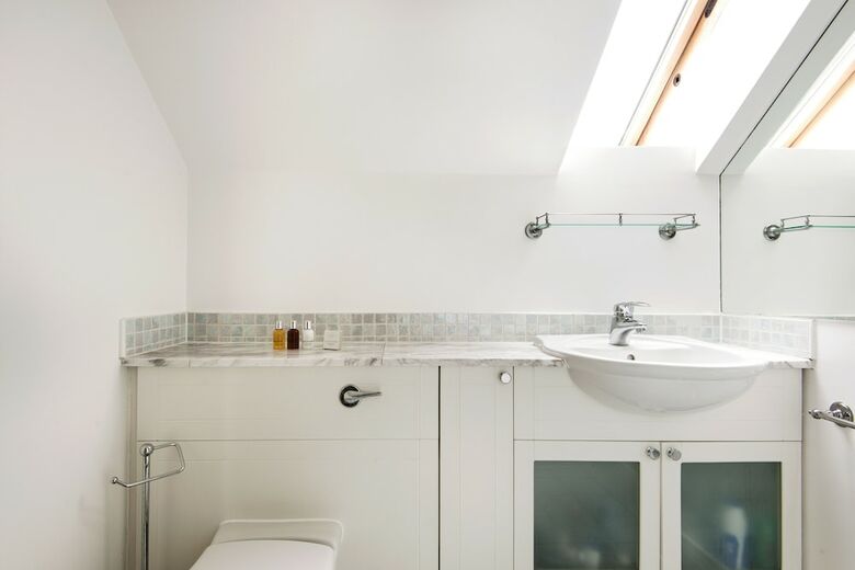Lovely Putney Home By The Thames