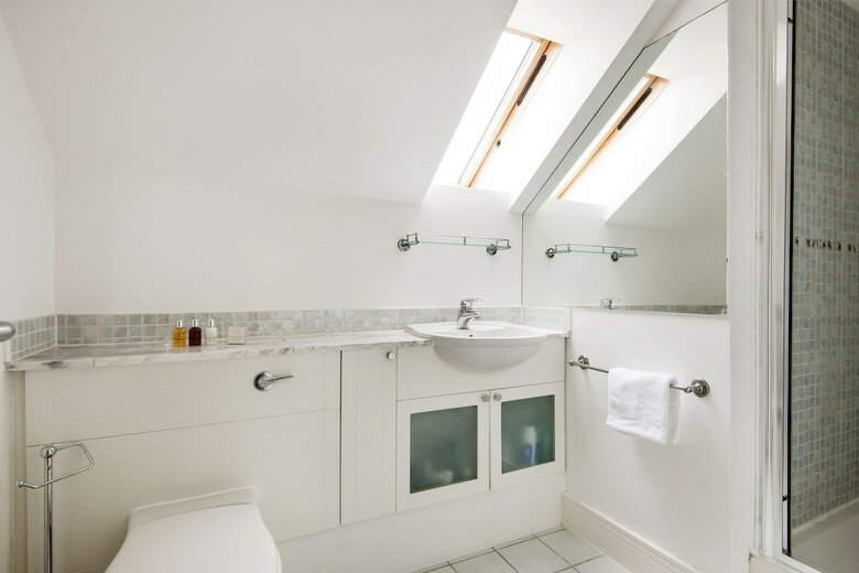 Lovely Putney Home By The Thames