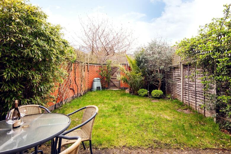 Lovely Putney Home By The Thames