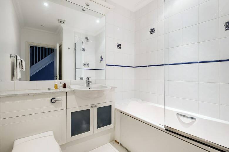 Lovely Putney Home By The Thames