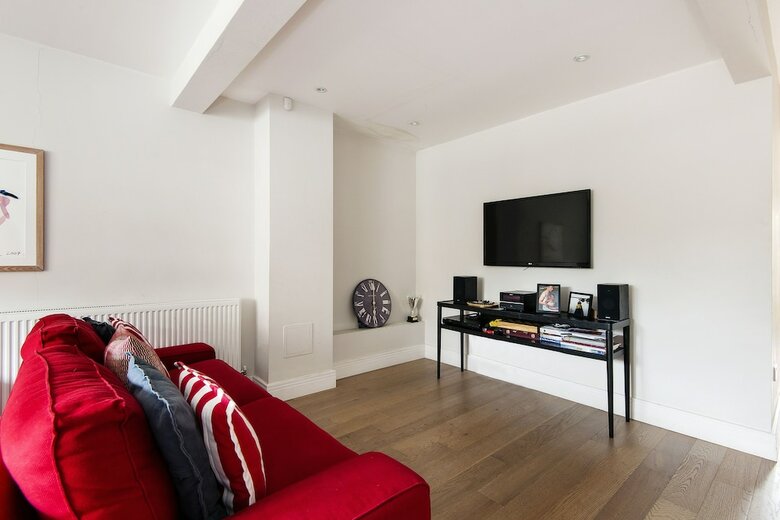 Lovely Putney Home By The Thames