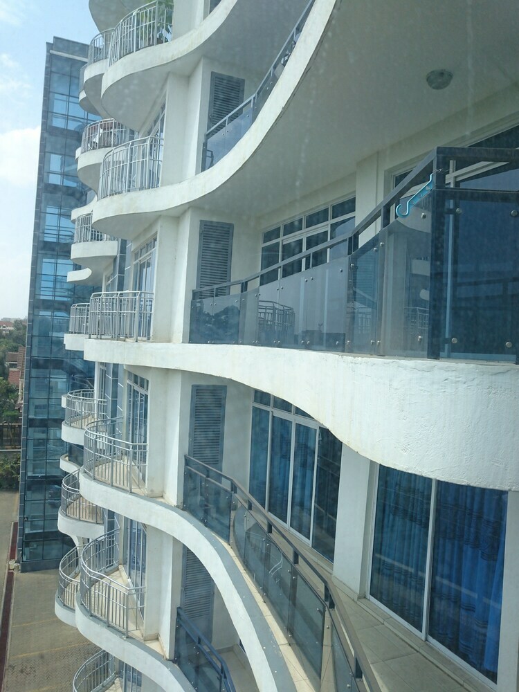 Tomax Apartments Brooks