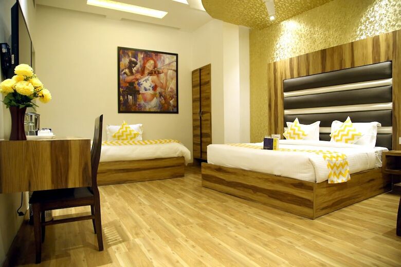Hotel Sallow Royal Suites