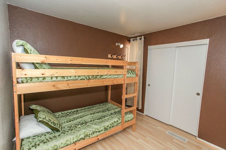Adi Boulder Condo - 1 Free Ski/board Rental! 2br/2ba/fireplace/wifi