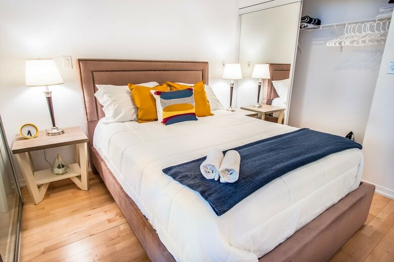 Micasa Suites - Stylish Condo In Maple Leaf Square