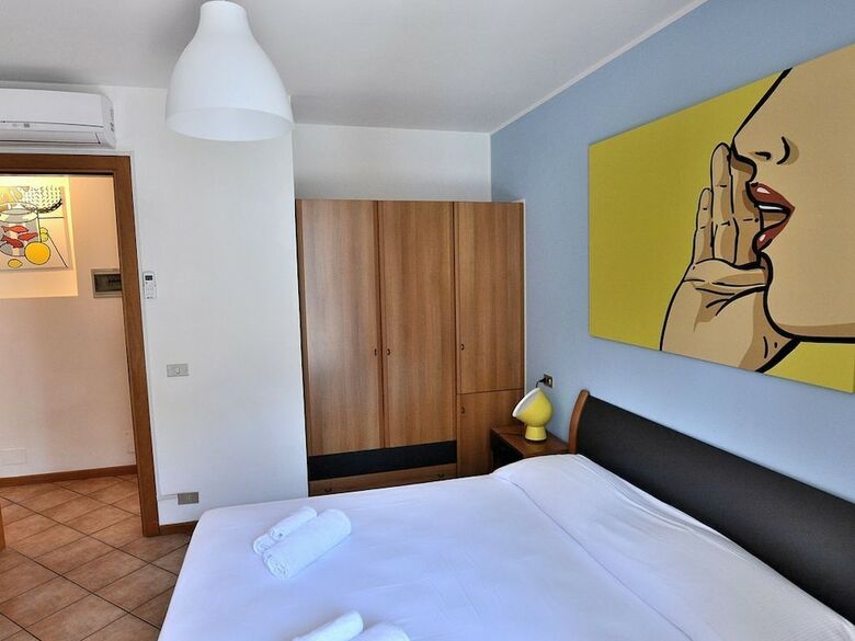 Pop Art Apartment In Downtown