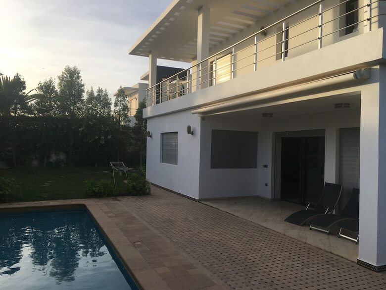 Luxurious 5 Bedrooms Villa Ref Hi51053