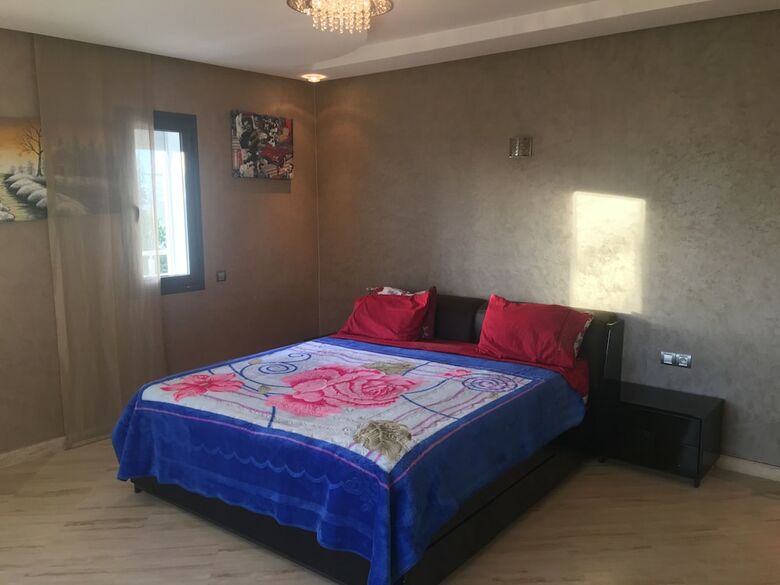Luxurious 5 Bedrooms Villa Ref Hi51053