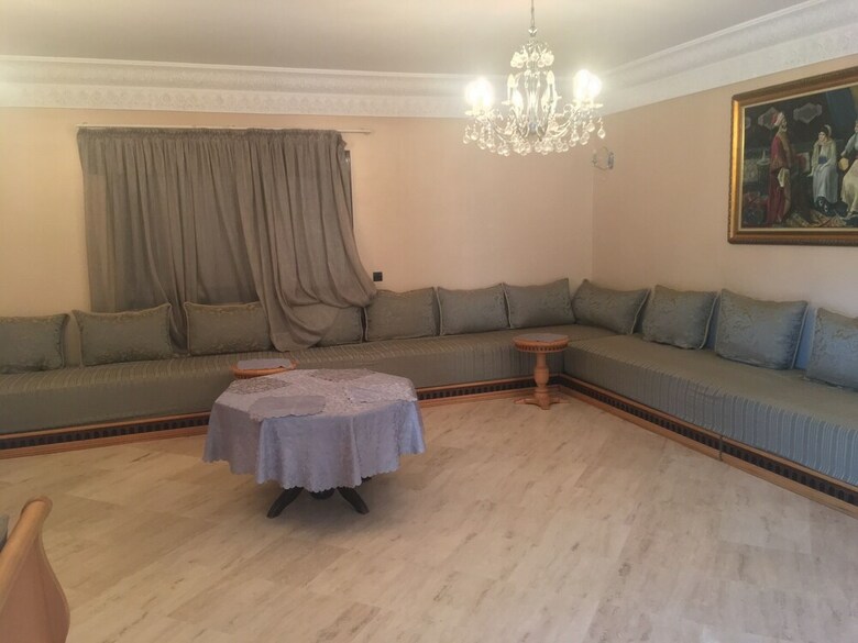 Luxurious 5 Bedrooms Villa Ref Hi51053