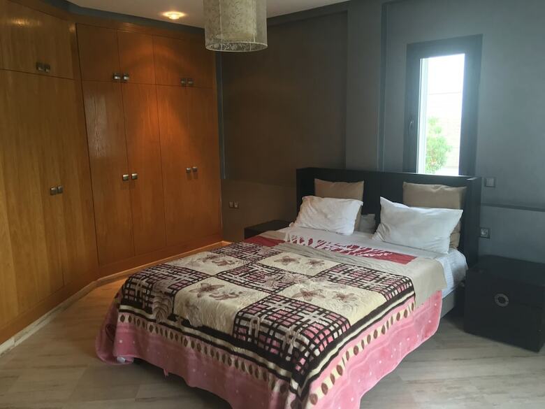Luxurious 5 Bedrooms Villa Ref Hi51053