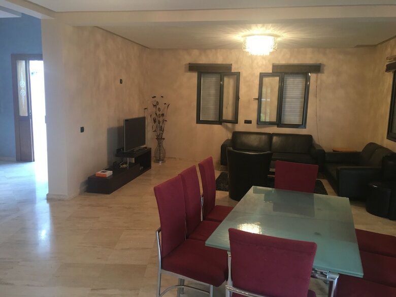 Luxurious 5 Bedrooms Villa Ref Hi51053