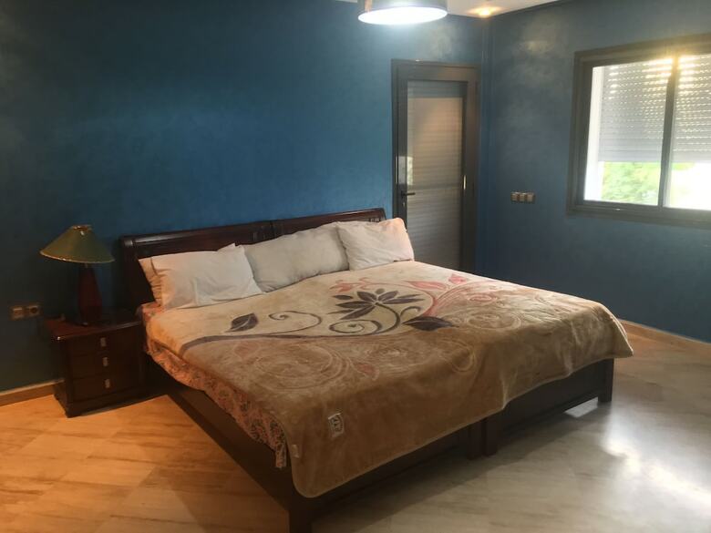 Luxurious 5 Bedrooms Villa Ref Hi51053