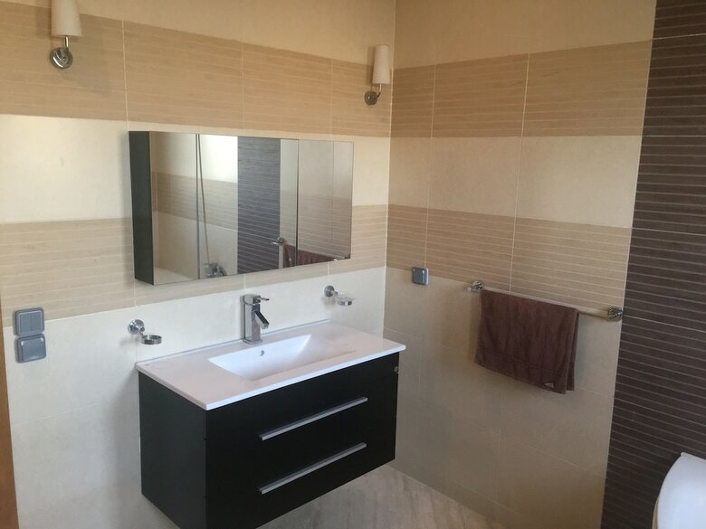 Luxurious 5 Bedrooms Villa Ref Hi51053