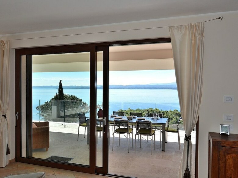 Villa Sybille With Pool And Lake View