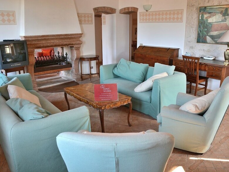 C� Cantoni Villa With Pool Lake View