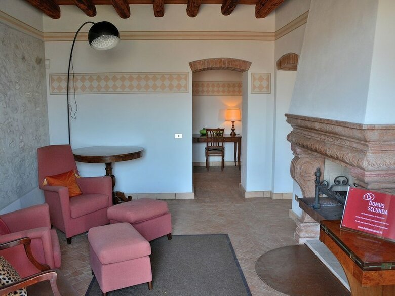 C� Cantoni Villa With Pool Lake View