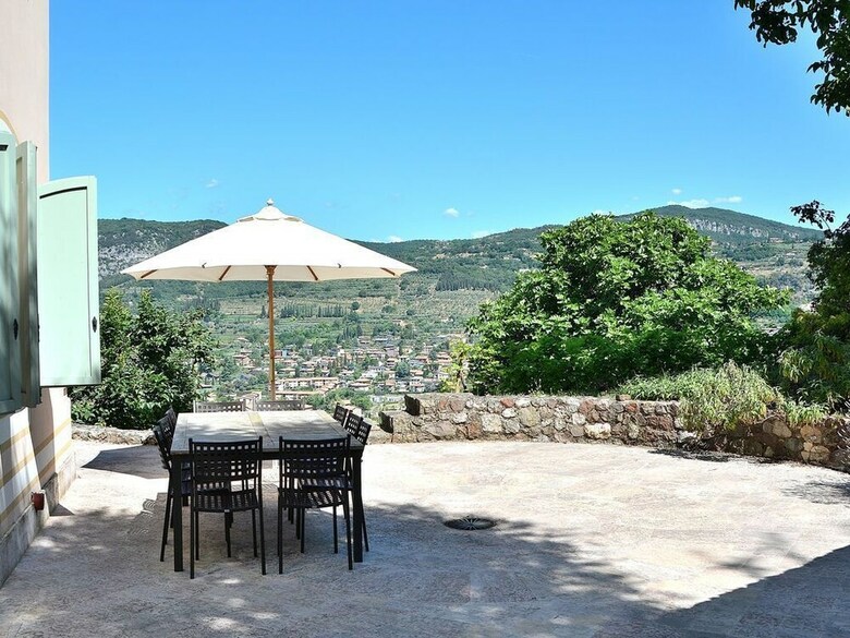 C� Cantoni Villa With Pool Lake View