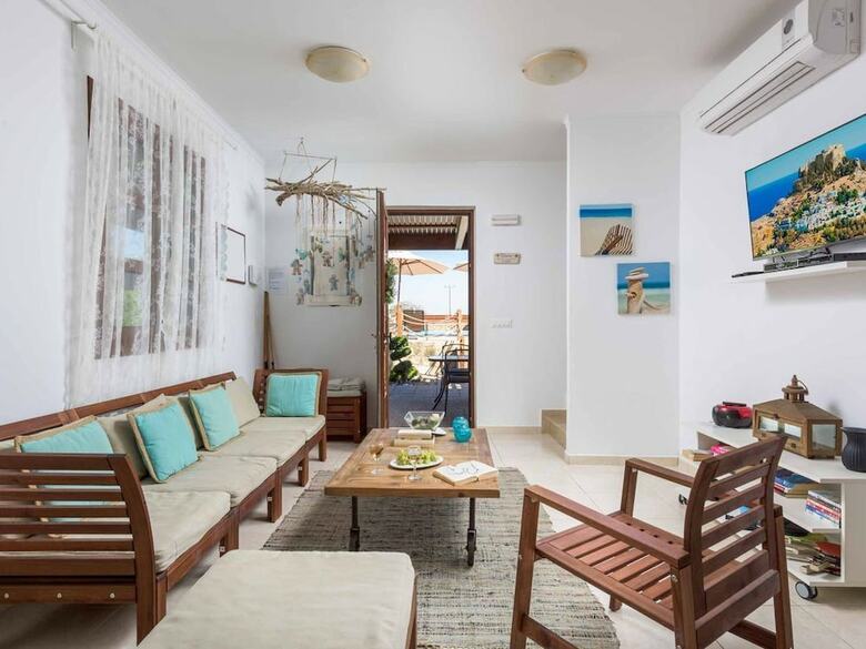 Villa Lindos Topaz