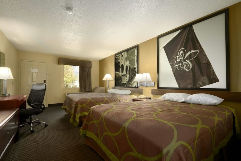 Hotel Super 8 By Wyndham Calhoun