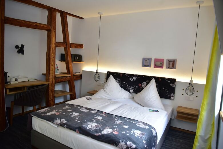 Hotel Sch�ne Aussicht