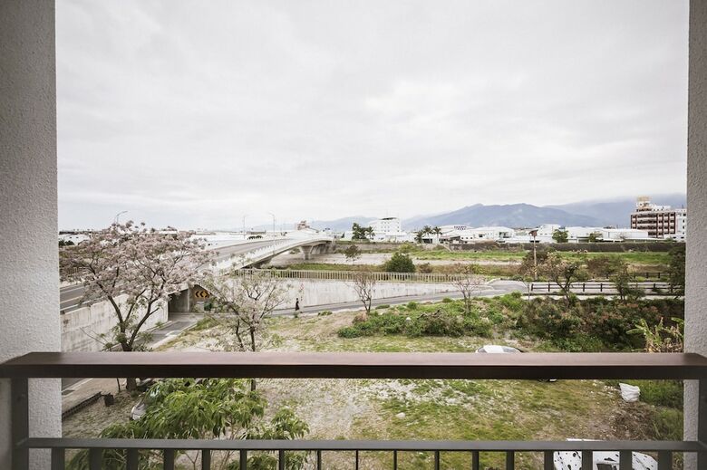 Tiin Tinn - Rivershore B&B