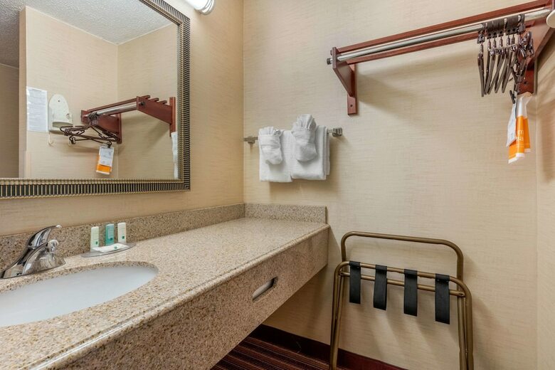 Hotel Quality Inn Exit 4