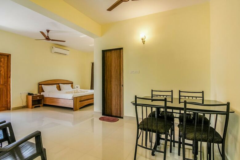Hotel Candolim Grande