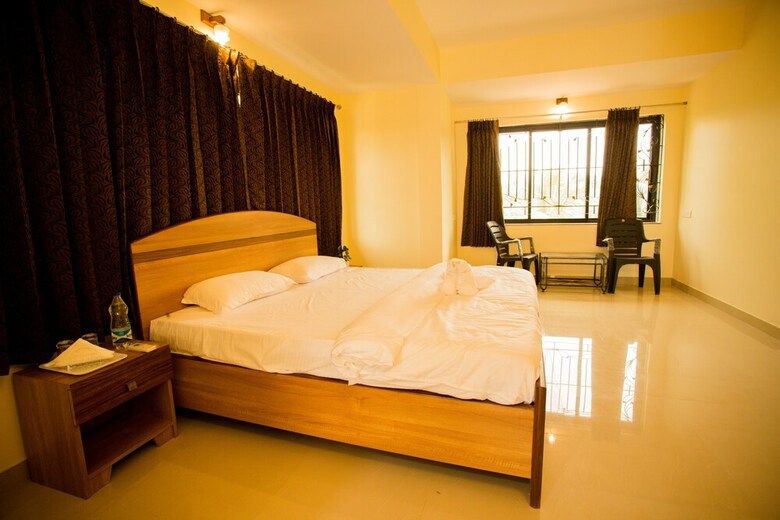 Hotel Candolim Grande