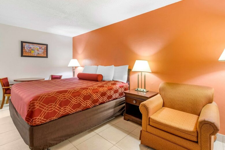 Hotel Econo Lodge North