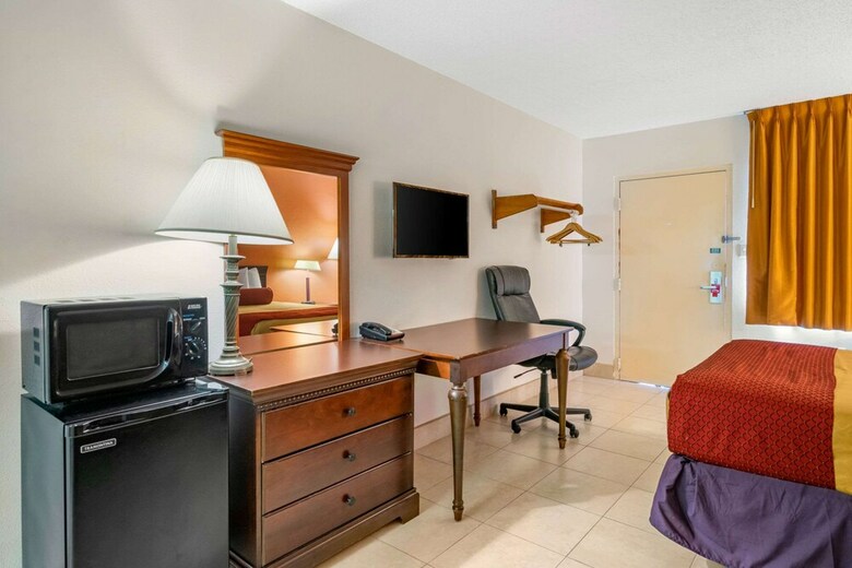 Hotel Econo Lodge North