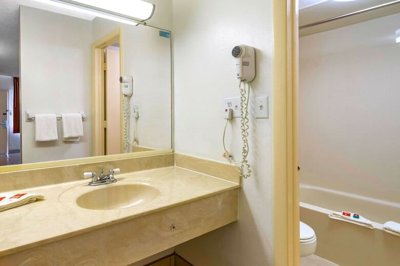 Hotel Econo Lodge North