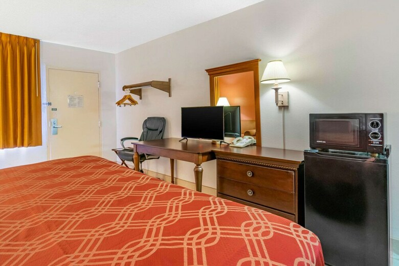 Hotel Econo Lodge North