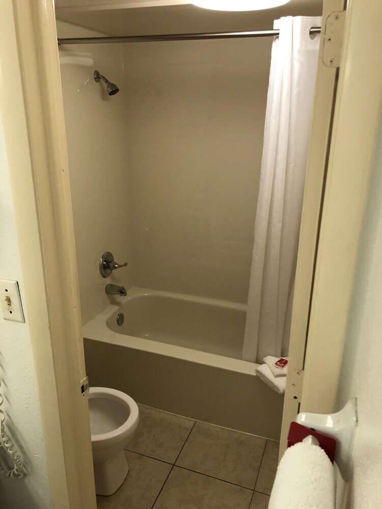 Hotel Econo Lodge North