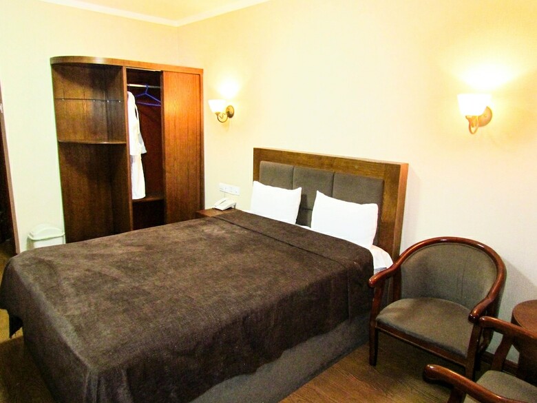 Hotel Street63