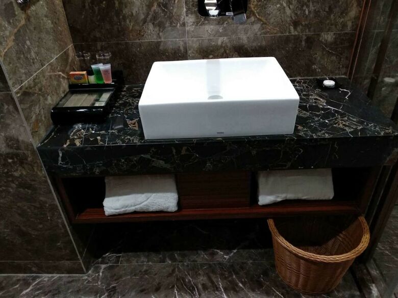 Hong Zhou Century Hotel