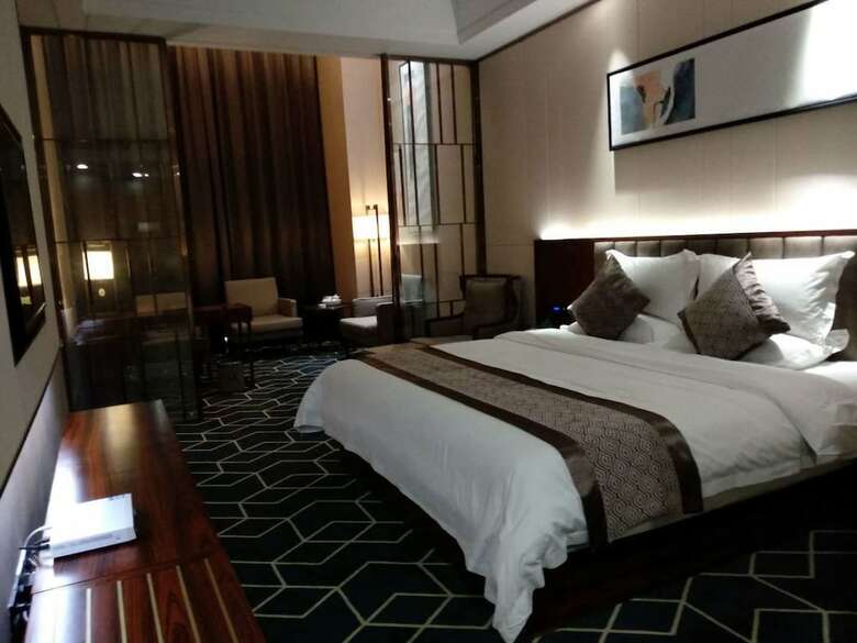 Hong Zhou Century Hotel