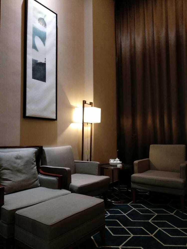 Hong Zhou Century Hotel