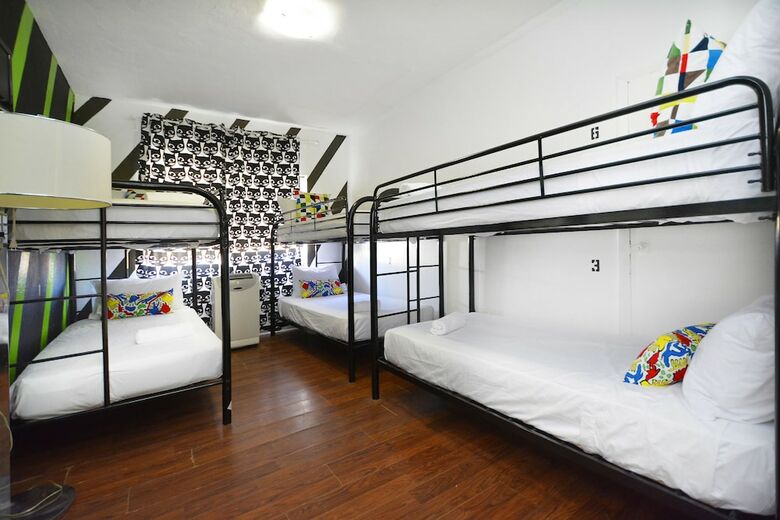 Hostal South Beach Rooms And Hostel