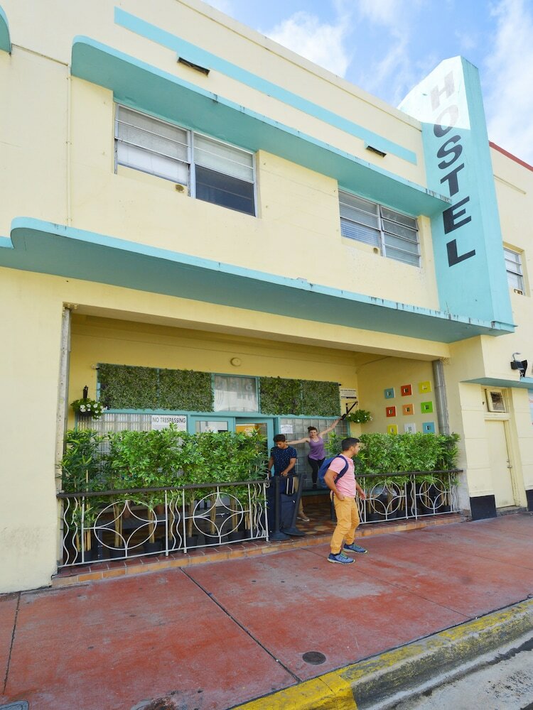 Hostal South Beach Rooms And Hostel