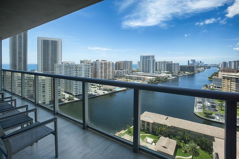 Private Residences At Beachwalk By Sofla Vacations