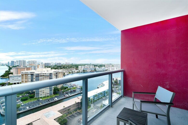 Private Residences At Beachwalk By Sofla Vacations