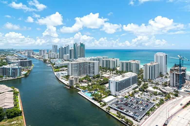 Private Residences At Beachwalk By Sofla Vacations