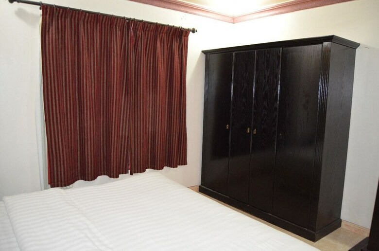 Aparthotel Danat Apartments (Singles Only)