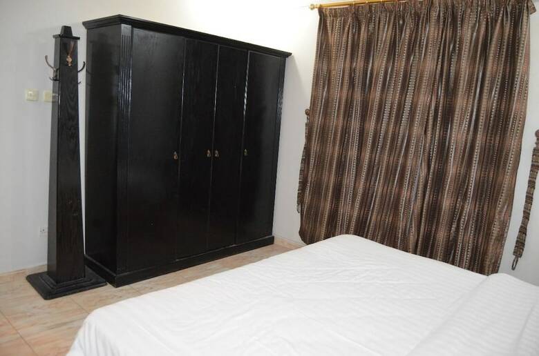 Aparthotel Danat Apartments (Singles Only)
