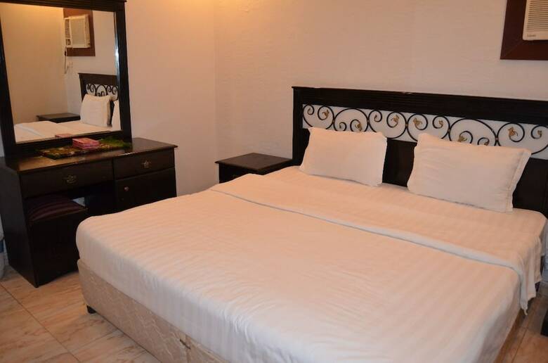 Aparthotel Danat Apartments (Singles Only)