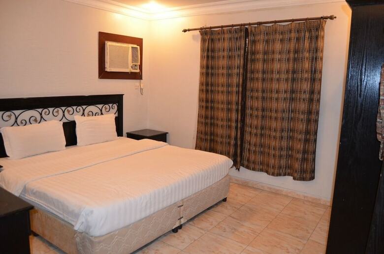 Aparthotel Danat Apartments (Singles Only)