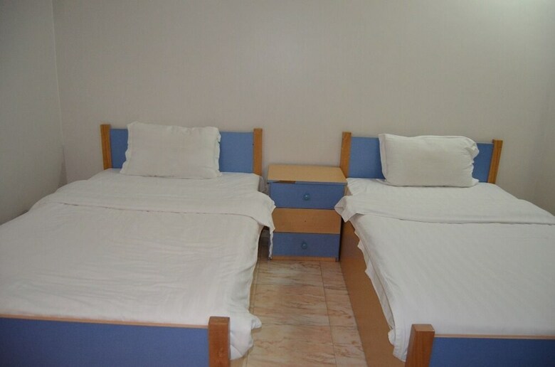 Aparthotel Danat Apartments (Singles Only)